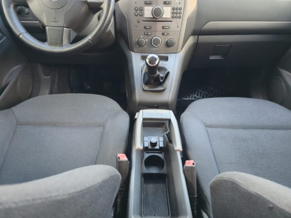 1 (Orta) OPEL ZAFİRA 2.0 DTİ 2006 MODEL 7 KİŞİLİK GENİŞ AİLELER İÇİN.....