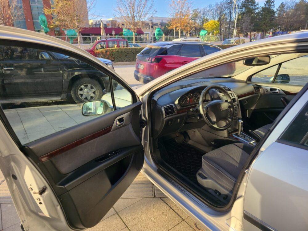 10 (Orta) PEUGEOT 407 211.000 KM DE 2008 MODEL EMSALSİZ NİTELİKTE...