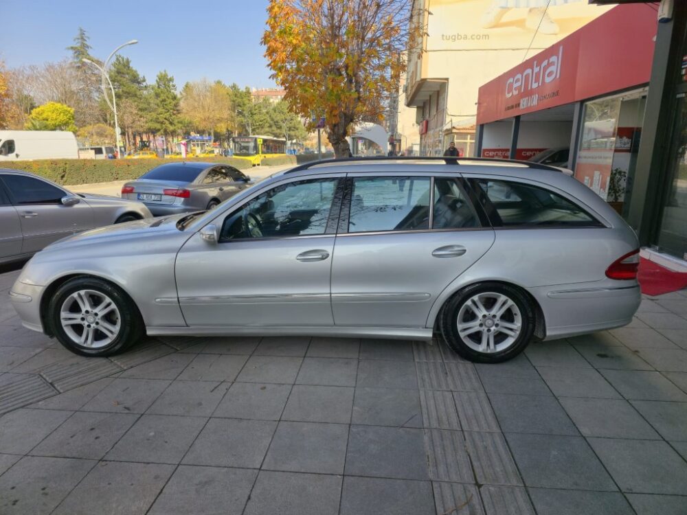 10 (Orta) MERCEDES E 240 2003 MODEL 116.000 KM TR'DE TEK