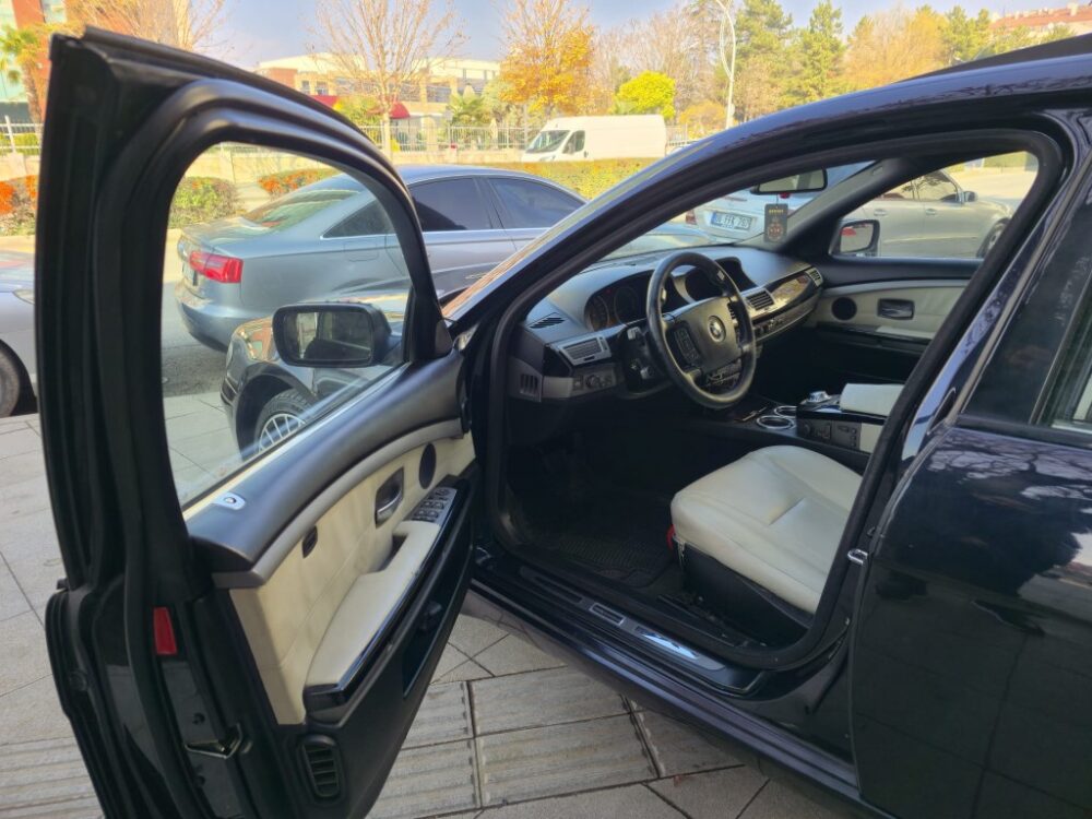 10 (Orta) BMW 7.35İ LONG V8 MOTOR MÜTHİŞ SES HIZI HİSSET