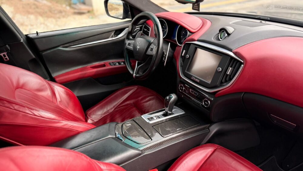 11 (Orta) MASERATİ GHİBLİ 3.0 2014 MODEL SİYAH İÇİ KIRMIZI....