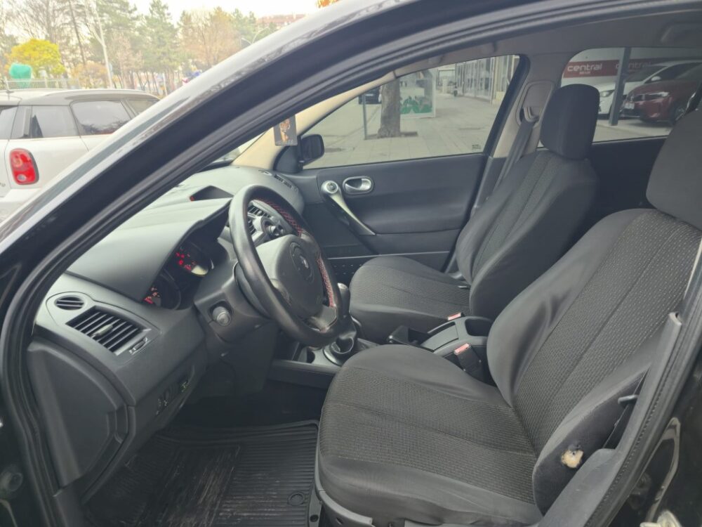 12 (Orta) RENAULT MEGANE II 1.4 AUTHENTİQUE 148.000 KM 2005 MODEL