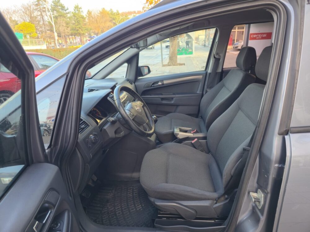 12 (Orta) OPEL ZAFİRA 2.0 DTİ 2006 MODEL 7 KİŞİLİK GENİŞ AİLELER İÇİN.....