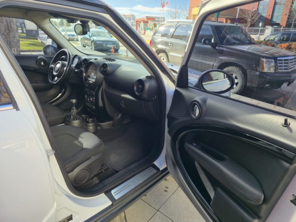 12 (Orta) MİNİ COOPER D COUNTRYMAN 2013 MODEL