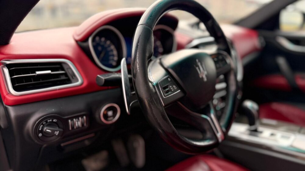 13 (Orta) MASERATİ GHİBLİ 3.0 2014 MODEL SİYAH İÇİ KIRMIZI....