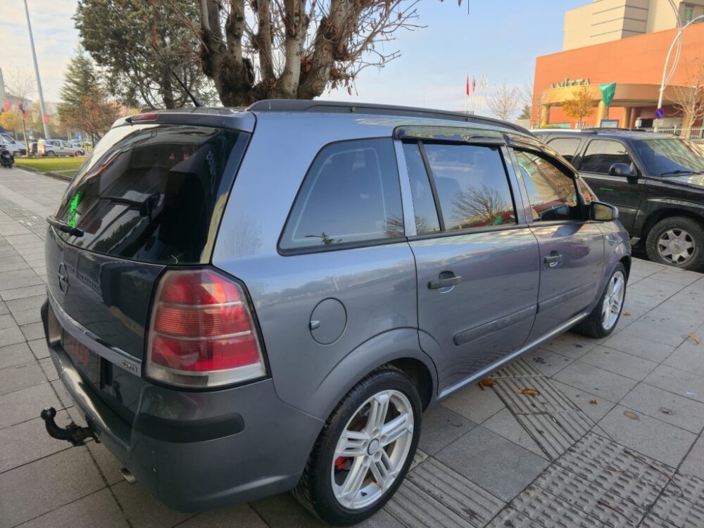 15 (Orta) OPEL ZAFİRA 2.0 DTİ 2006 MODEL 7 KİŞİLİK GENİŞ AİLELER İÇİN.....