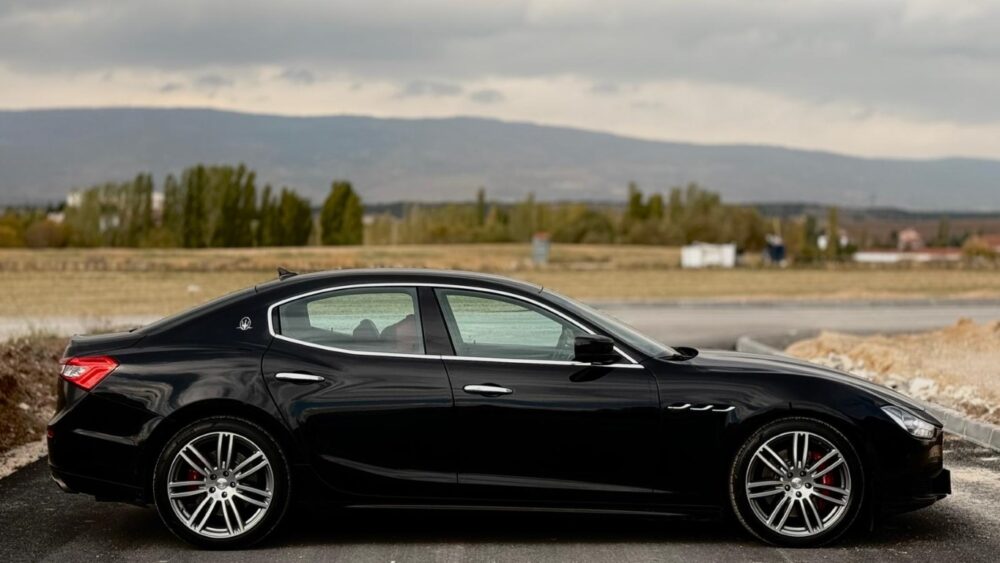 16 (Orta) MASERATİ GHİBLİ 3.0 2014 MODEL SİYAH İÇİ KIRMIZI....