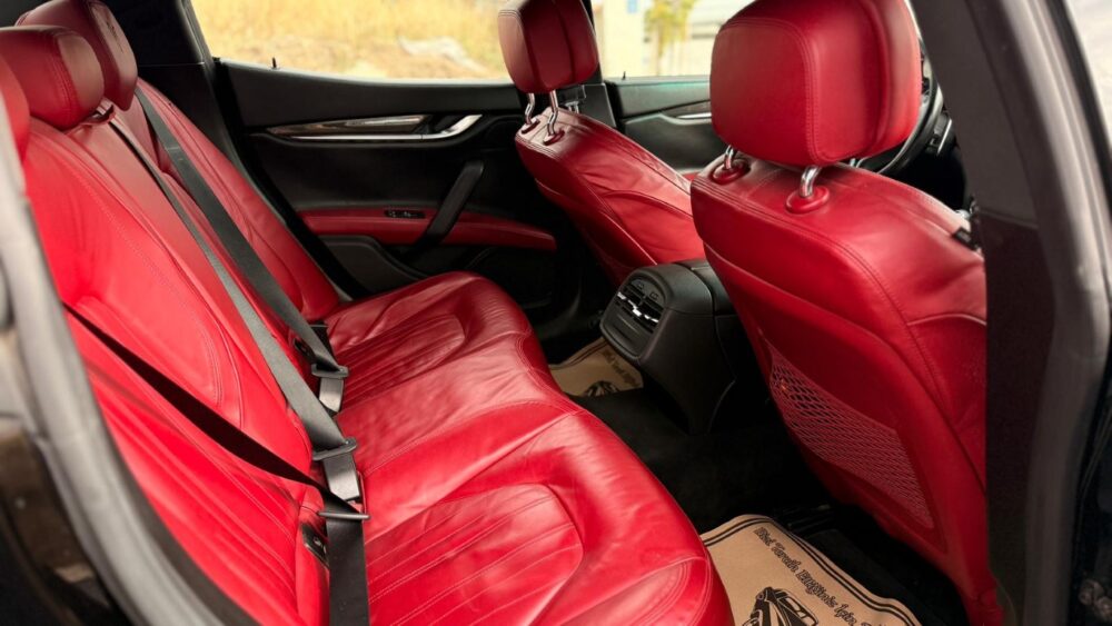 18 (Orta) MASERATİ GHİBLİ 3.0 2014 MODEL SİYAH İÇİ KIRMIZI....