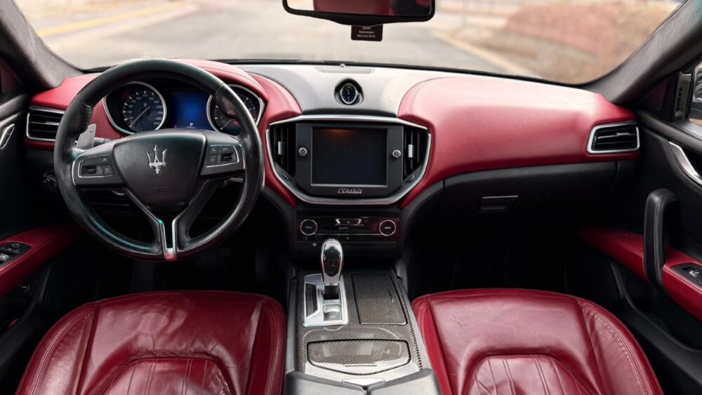 19 (Orta) MASERATİ GHİBLİ 3.0 2014 MODEL SİYAH İÇİ KIRMIZI....