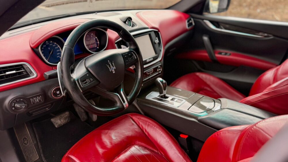3 (Orta) MASERATİ GHİBLİ 3.0 2014 MODEL SİYAH İÇİ KIRMIZI....
