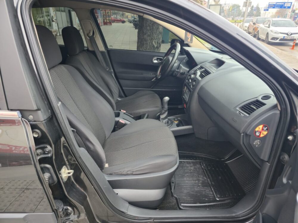 5 (Orta) RENAULT MEGANE II 1.4 AUTHENTİQUE 148.000 KM 2005 MODEL