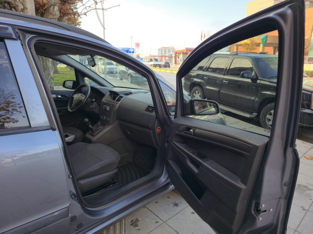 7 (Orta) OPEL ZAFİRA 2.0 DTİ 2006 MODEL 7 KİŞİLİK GENİŞ AİLELER İÇİN.....