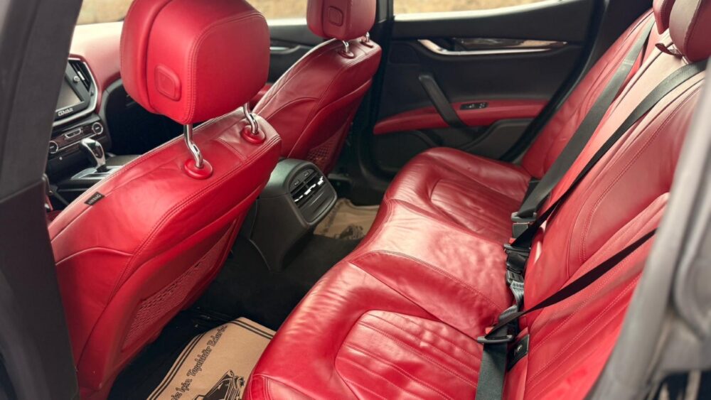 8 (Orta) MASERATİ GHİBLİ 3.0 2014 MODEL SİYAH İÇİ KIRMIZI....