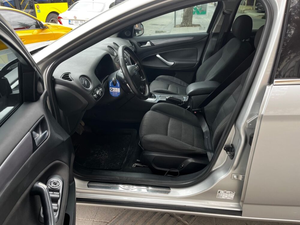 FORD MONDEO 2012 MODEL