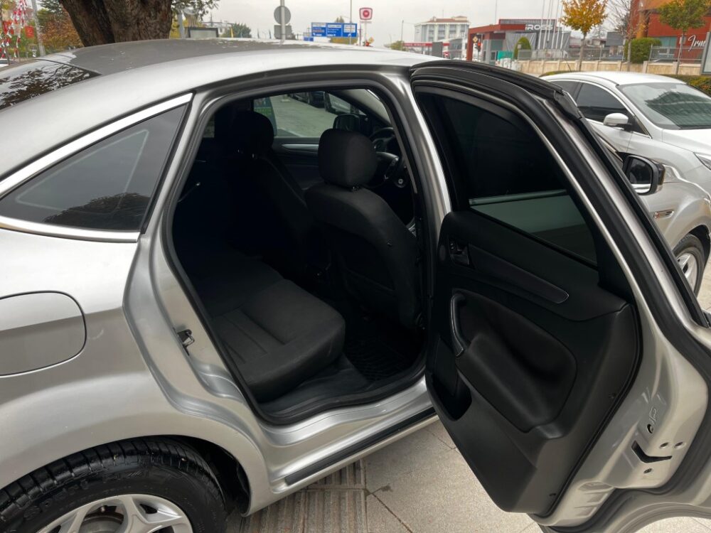 FORD MONDEO 2012 MODEL