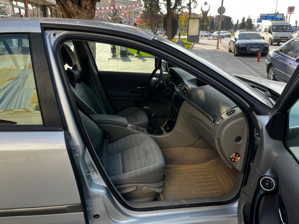 RENAULT LAGUNA 2006 MODEL 1.6 EXPRESSİON PACK PLUS EMSALSİZ DEĞERDE