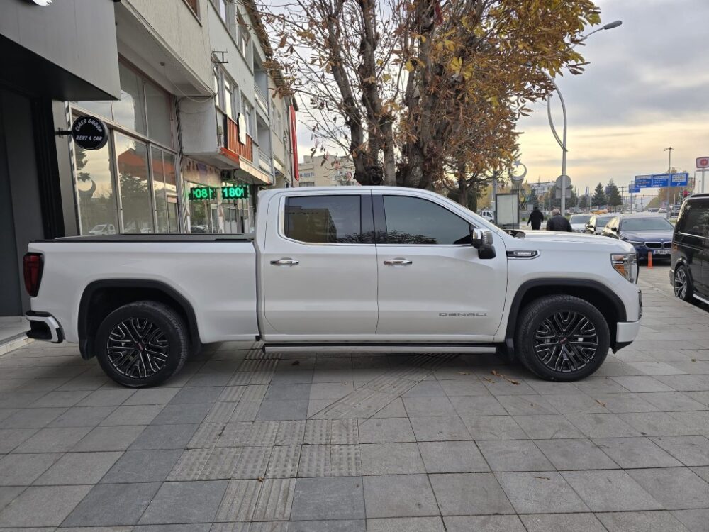GMC SİERRA DENALI 3.0 L 2022 MODEL HATASIZ TRAMERSİZ