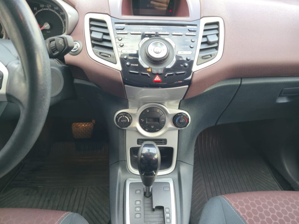 FORD FİESTA 1.4 TİTANİUM 2012 112.000 KM DE