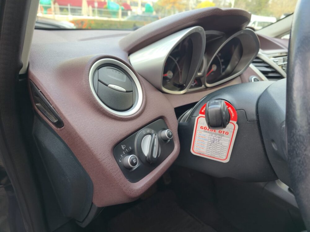 FORD FİESTA 1.4 TİTANİUM 2012 112.000 KM DE