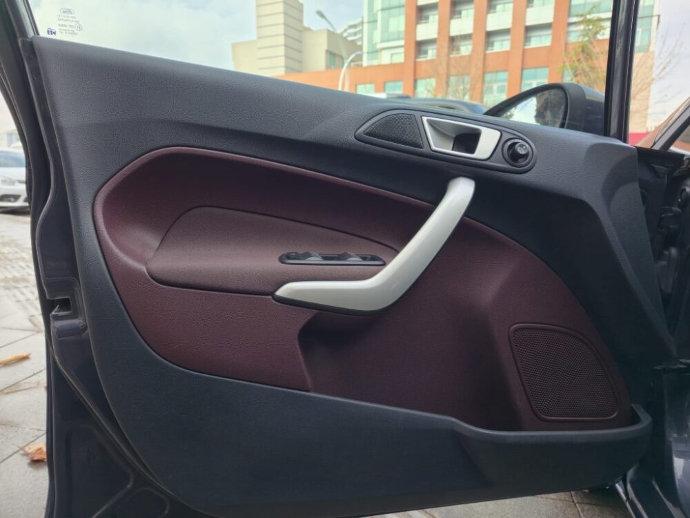 FORD FİESTA 1.4 TİTANİUM 2012 112.000 KM DE