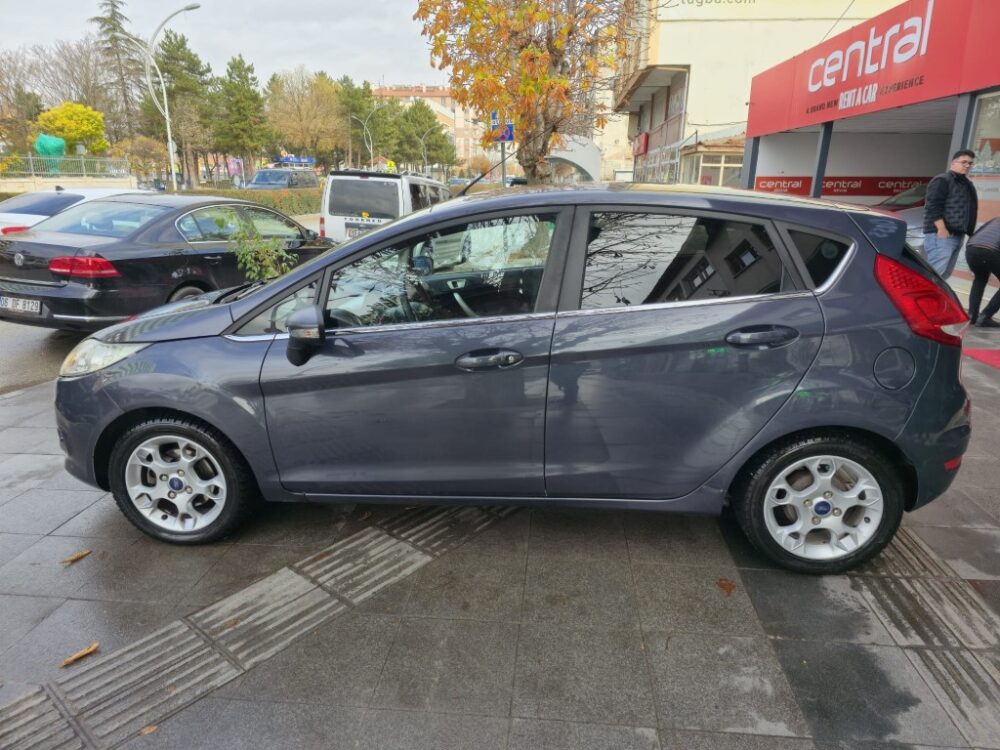 FORD FİESTA 1.4 TİTANİUM 2012 112.000 KM DE