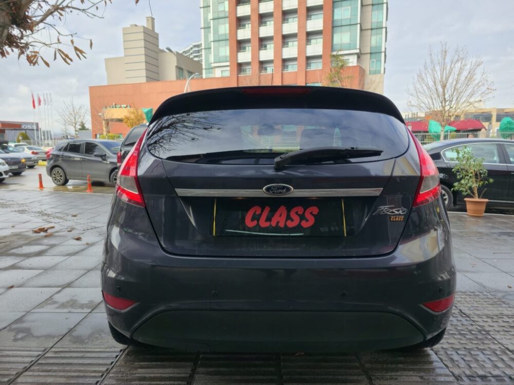 FORD FİESTA 1.4 TİTANİUM 2012 112.000 KM DE