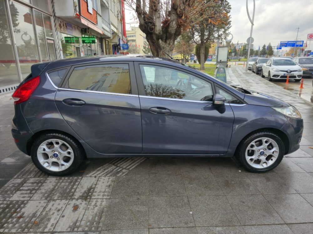 FORD FİESTA 1.4 TİTANİUM 2012 112.000 KM DE
