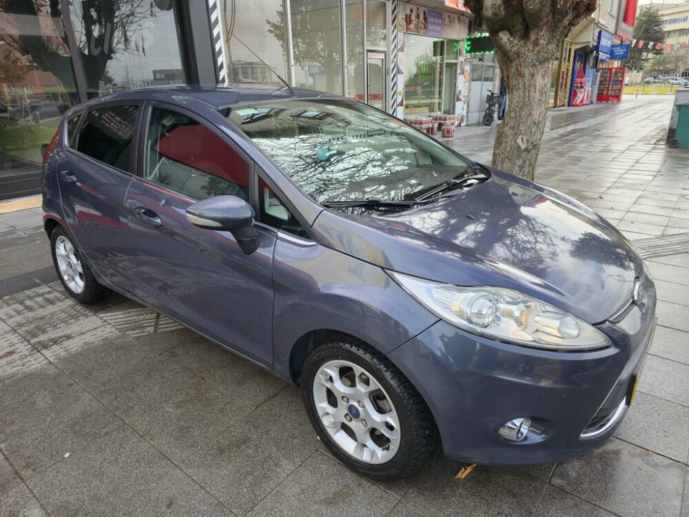 FORD FİESTA 1.4 TİTANİUM 2012 112.000 KM DE